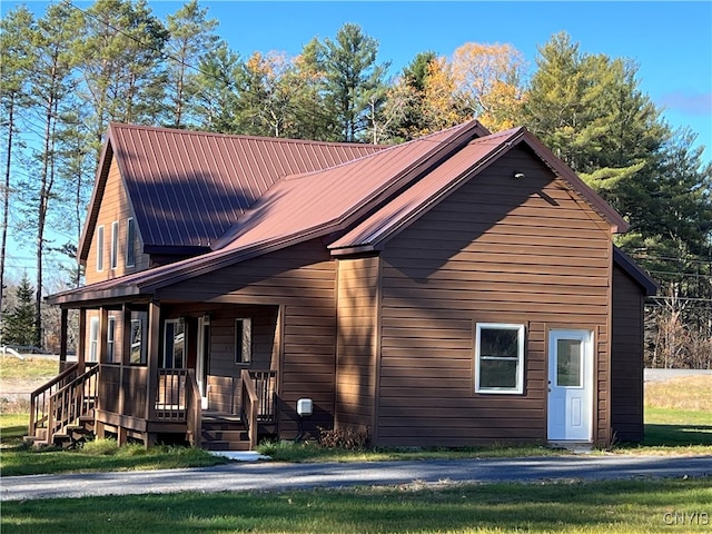 view of front of house featuring a front yard and covered porch