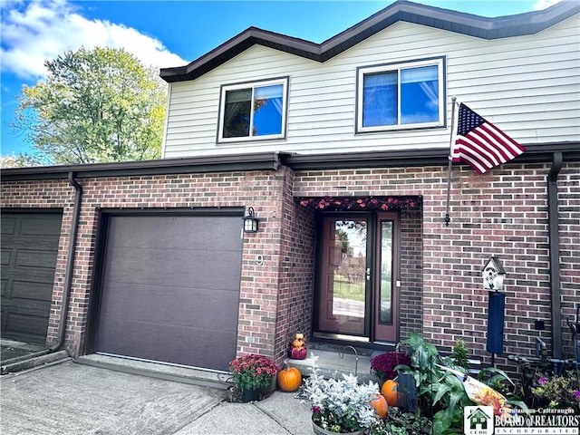 view of front of property featuring a garage