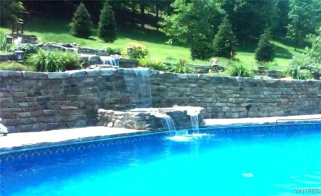 view of swimming pool featuring pool water feature