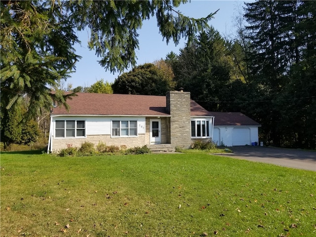 single story home with a front yard