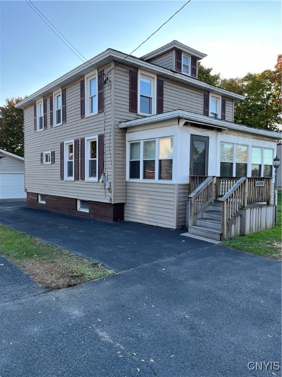 view of front of home featuring an outdoor structure and a garage