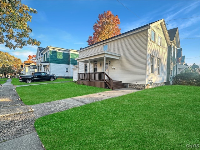 view of front of property featuring a front yard