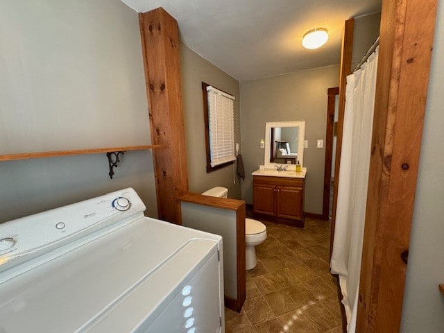 clothes washing area with washer / clothes dryer