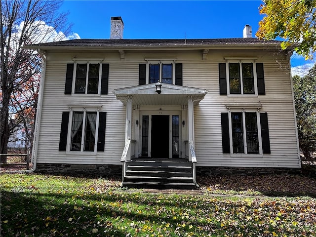 view of front of home featuring a front lawn