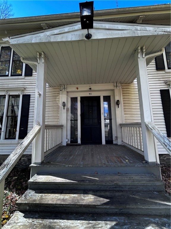 property entrance with a porch