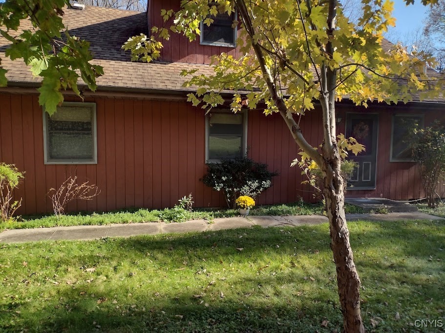 view of side of property featuring a yard