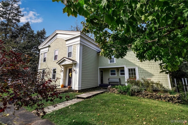 front of property featuring a front lawn