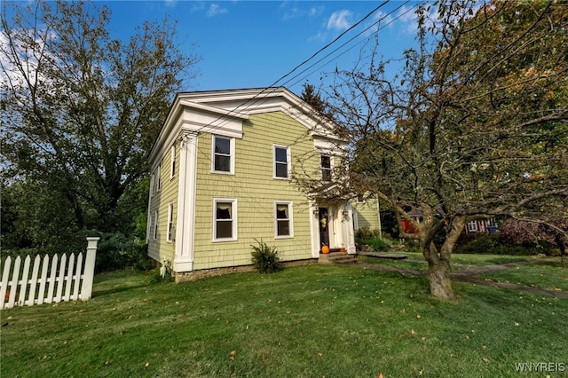 view of front of house with a front lawn