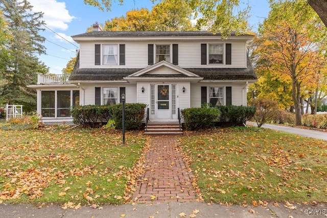 front facade featuring a front yard