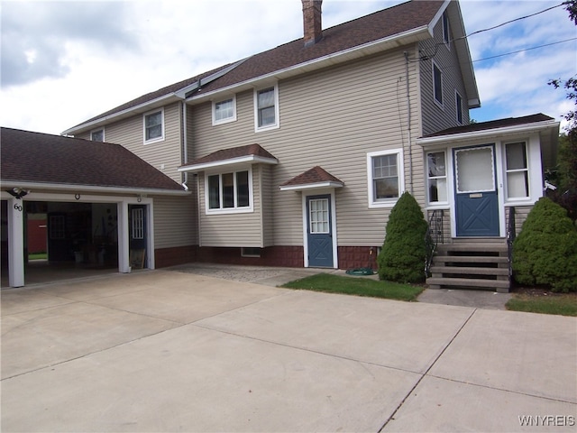 view of front facade featuring a garage