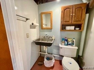 bathroom featuring sink and toilet