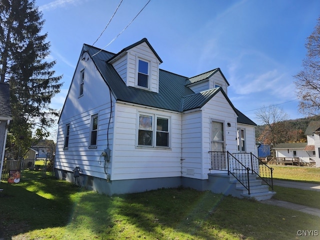 view of front of home with a front lawn