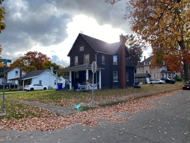 view of front facade featuring a porch