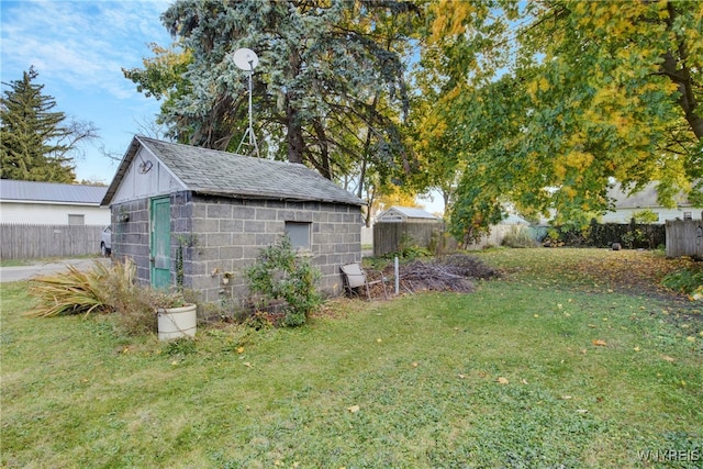 view of yard with a storage shed