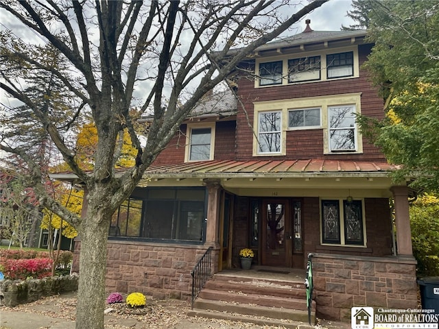 view of front of home with covered porch