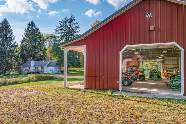 view of outdoor structure featuring a yard