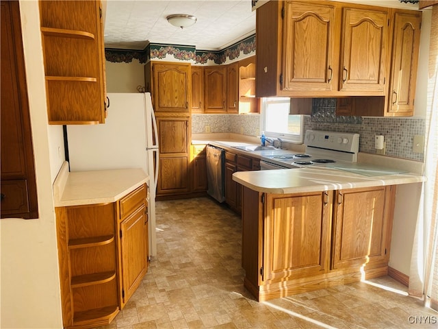 kitchen featuring sink, decorative backsplash, kitchen peninsula, and white appliances