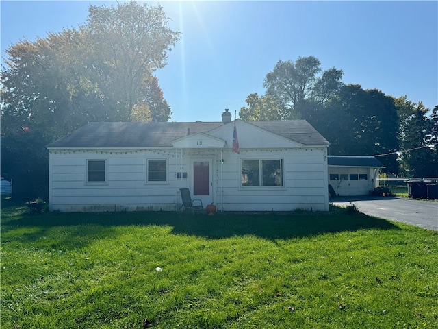 view of front facade with a front yard and a garage