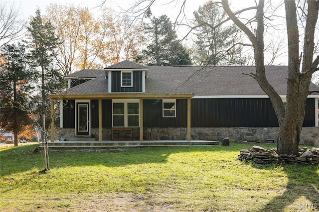 view of front of home featuring a front yard