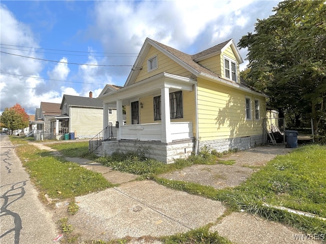 view of front of house with covered porch