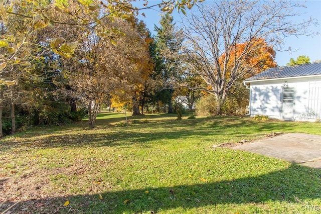 view of yard with a patio area