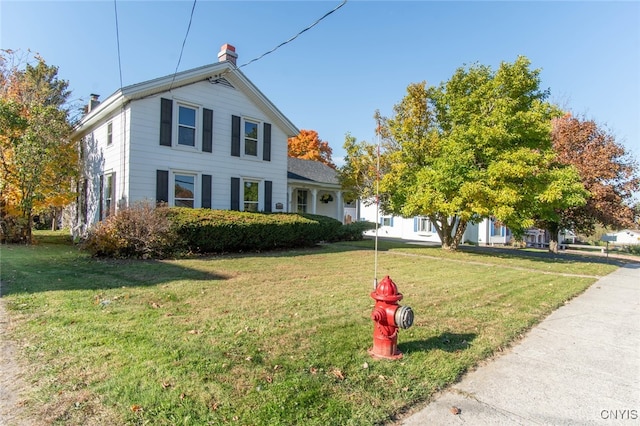 view of front of home featuring a front yard