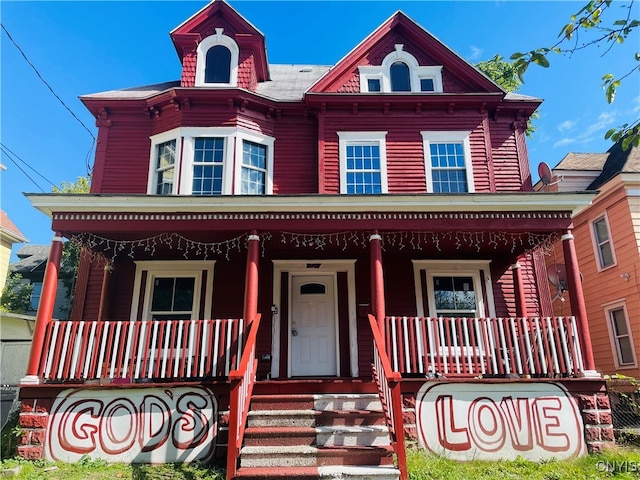 view of front of house featuring a porch