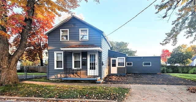 view of front property