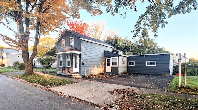 view of front of property