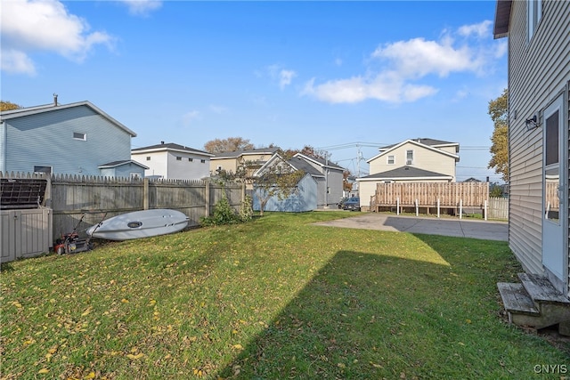 view of yard featuring a patio area