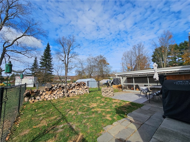 view of yard featuring a patio