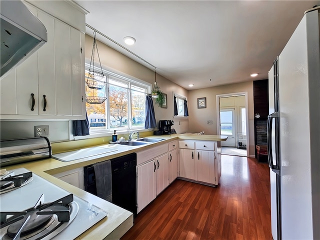 kitchen with white appliances, kitchen peninsula, plenty of natural light, and hanging light fixtures