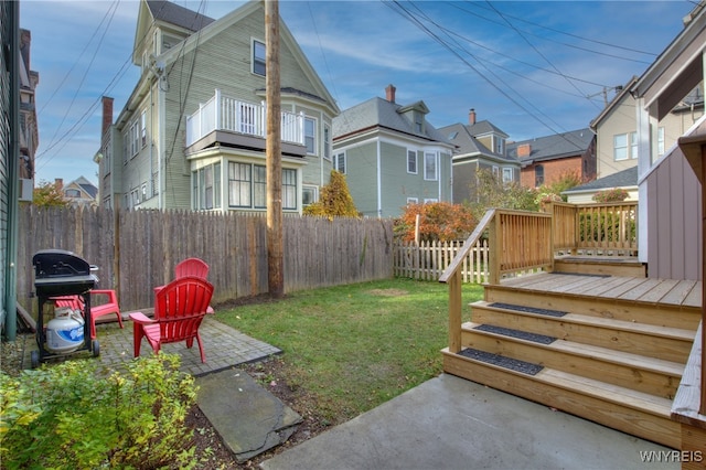 view of yard featuring a patio area