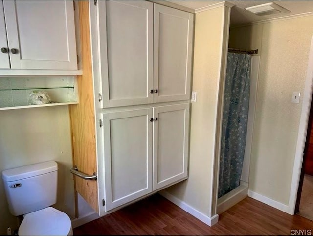 6736 Pine Grove Rd, Watson, NY 13343 - full bathroom featuring wood finished floors, baseboards, toilet, and a shower with shower curtain