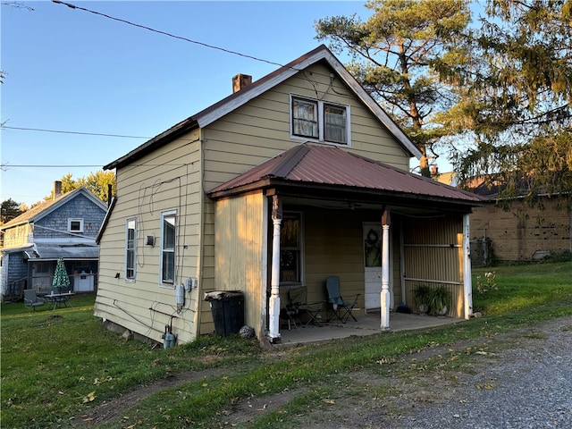 exterior space featuring a front yard