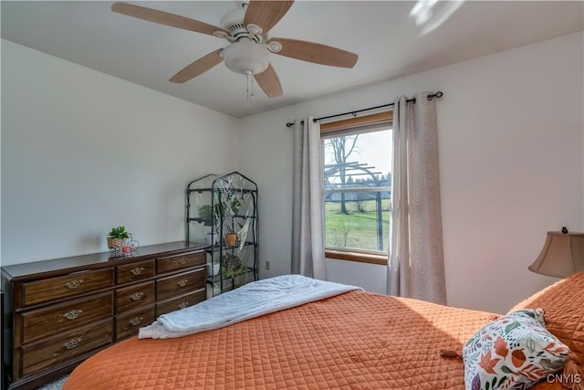 bedroom with ceiling fan