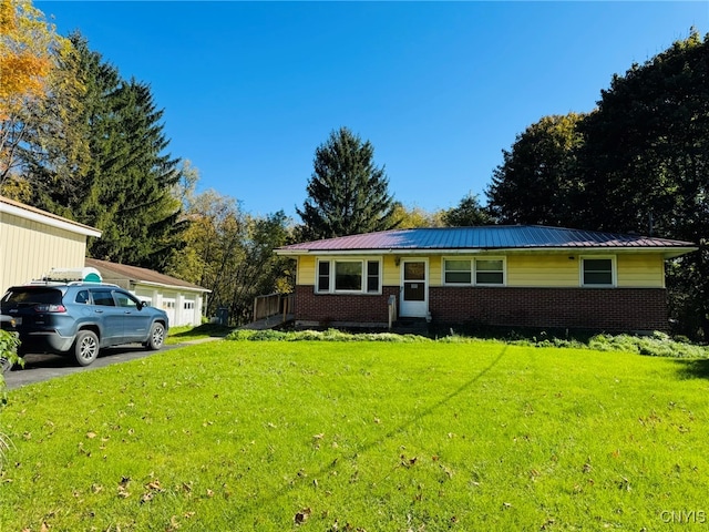 ranch-style home with a front lawn