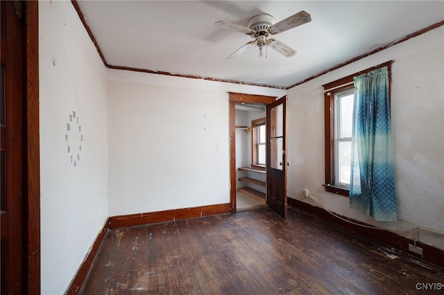 spare room featuring dark wood-type flooring and ceiling fan