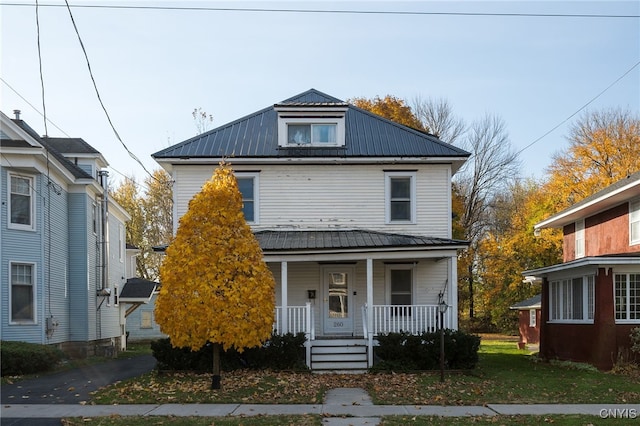 view of front of home featuring a porch