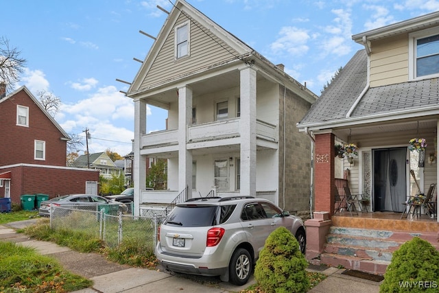 view of front facade featuring a porch and a balcony