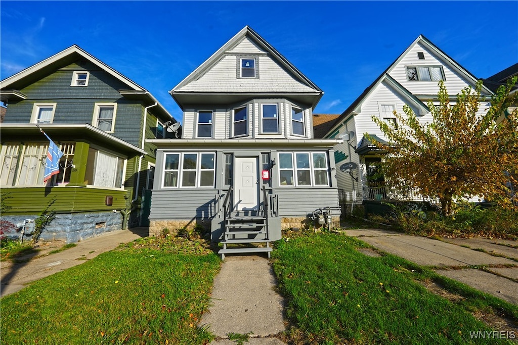 view of front of property with a front lawn