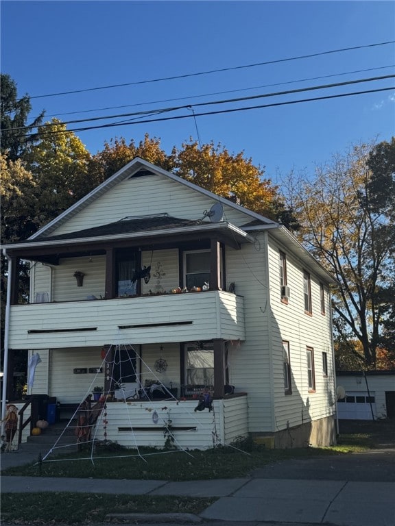 view of front facade with a balcony