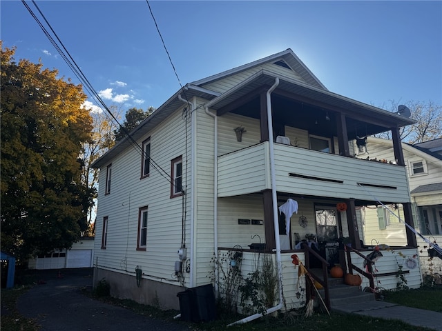 exterior space featuring a balcony