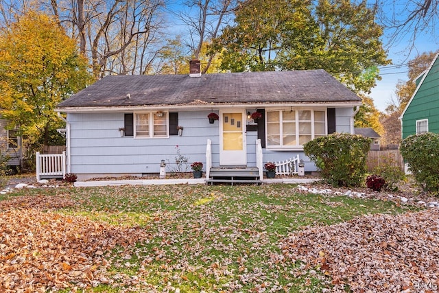 view of front of property with a front lawn