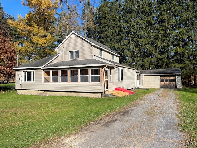 view of front of home featuring a front lawn