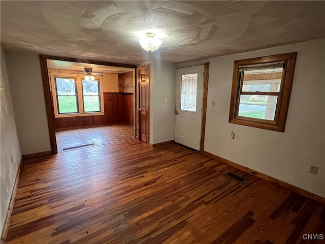 foyer with dark wood-type flooring and ceiling fan