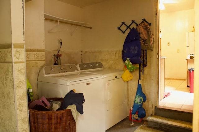 clothes washing area with washing machine and clothes dryer