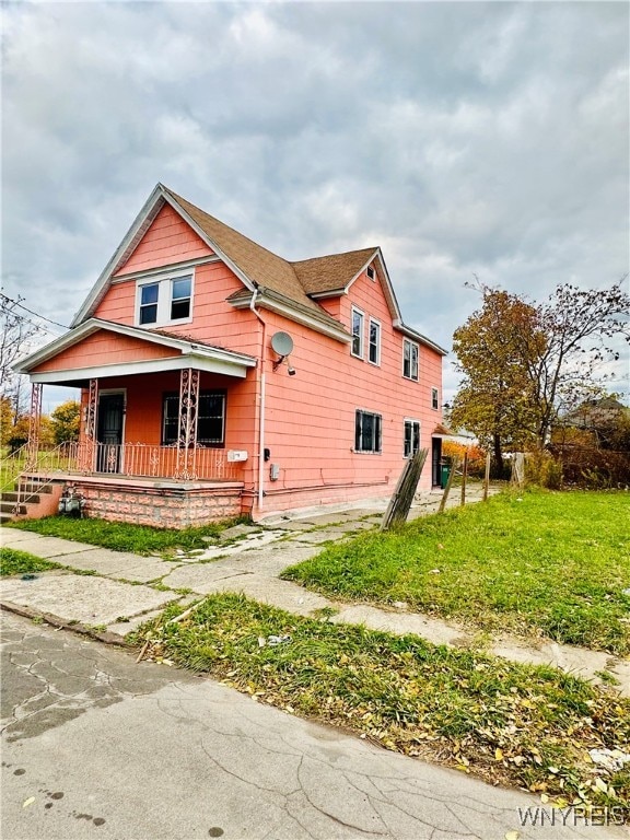 view of front of home with covered porch