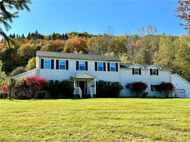 view of front of house featuring a front lawn