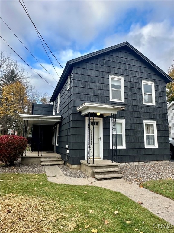 view of front of home with a front lawn